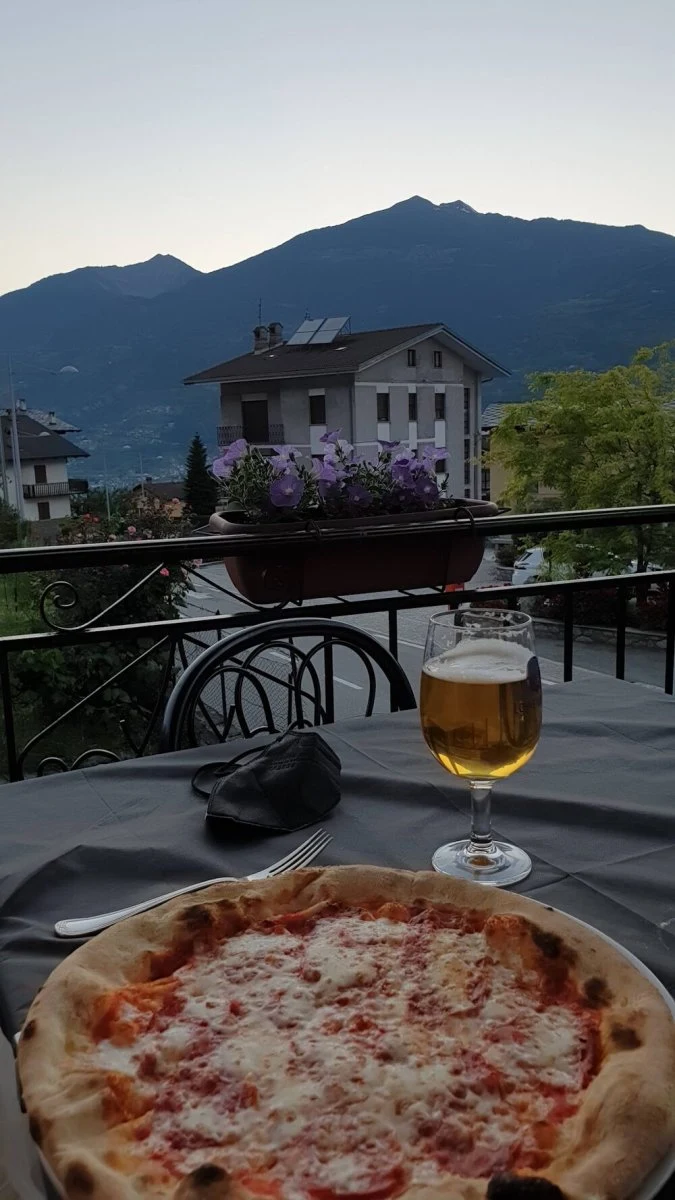 Pizza Appena Sfornata in Terrazza Panoramica